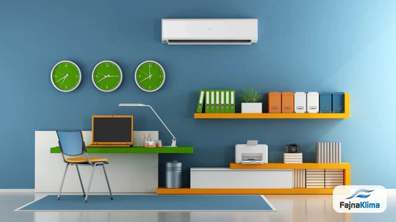 Open space biurowy z klimatyzacją ustawioną poza bezpośrednim nawiewem na pracowników