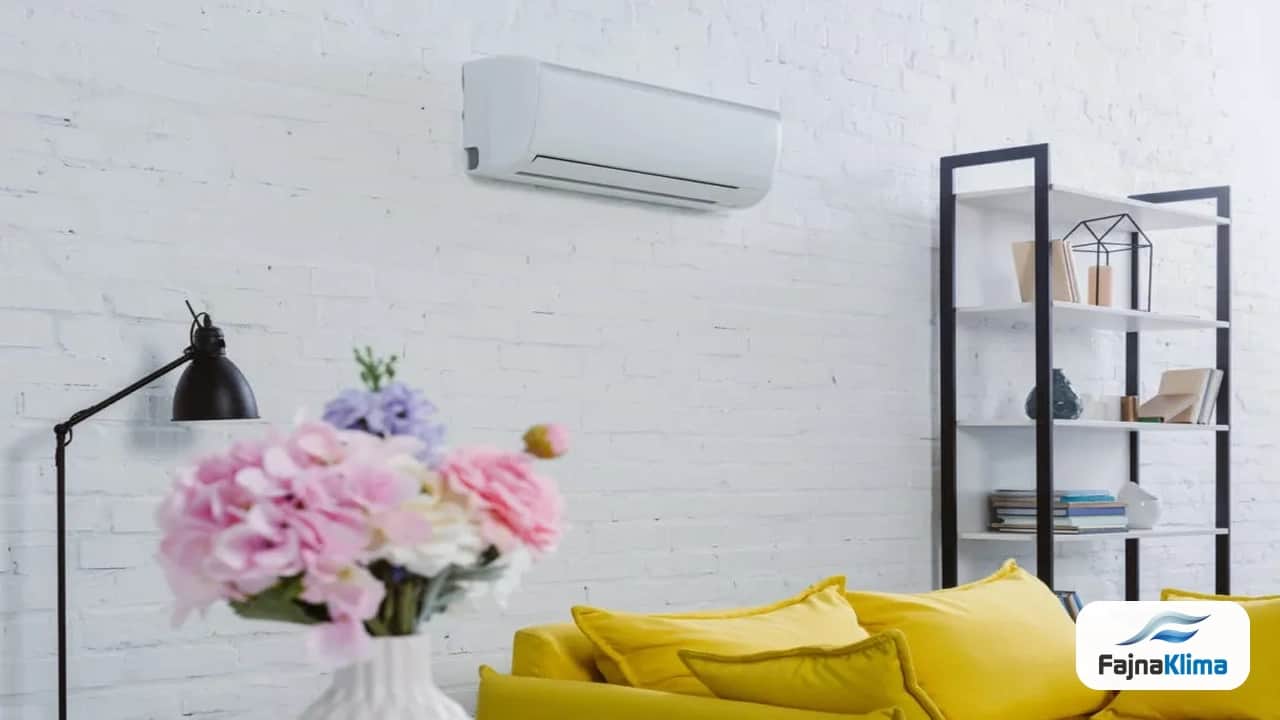 Klimatyzator dogrzewający salon zimą przy zamkniętych oknach
