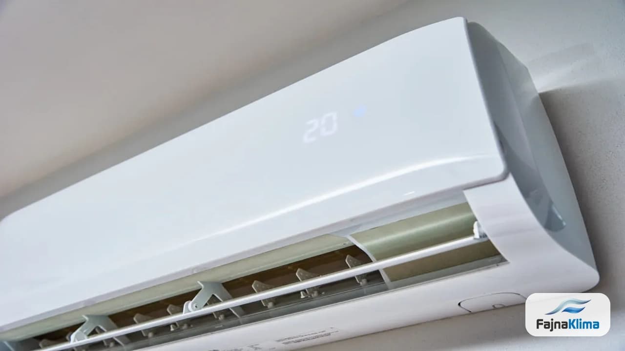 Jednostka zewnętrzna klimatyzacji zamontowana z dystansem od okien sąsiadów